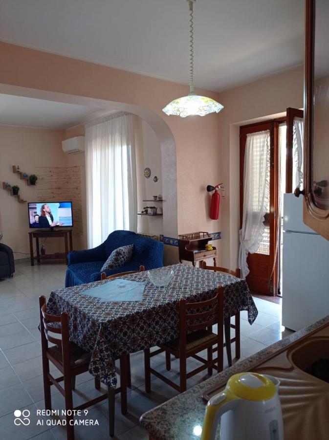 Short Less Apartment-Rooms Milazzo Esterno foto