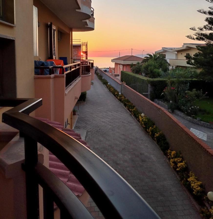 Short Less Apartment-Rooms Milazzo Esterno foto